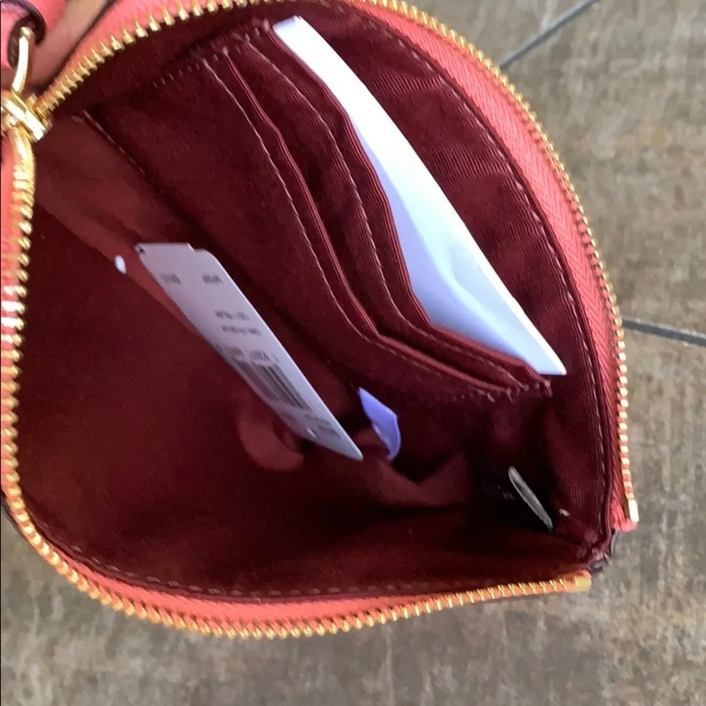 COACH Corner Zip Wristlet Imita gold/Bright Coral